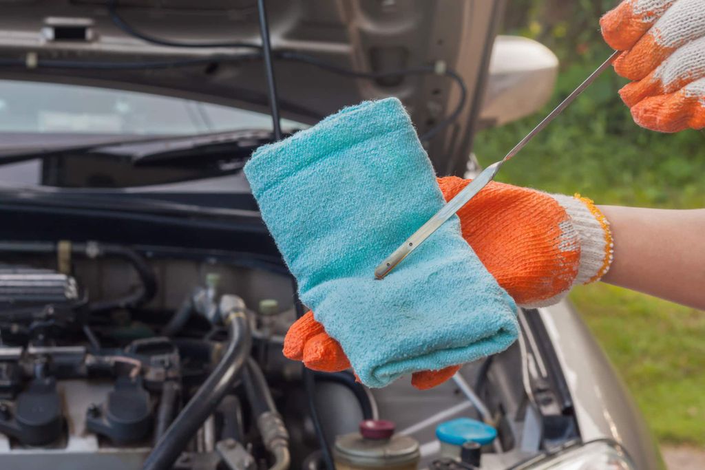 Low Transmission Oil Symptoms: Signs You Need a Fluid Top-Up or Flush