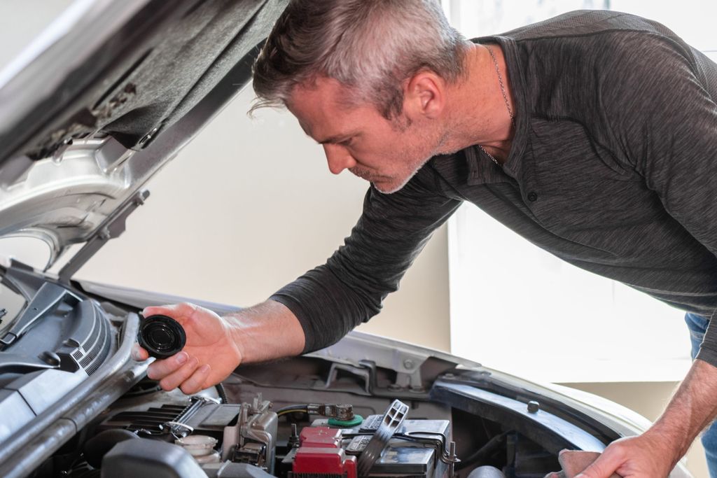 Symptoms of a Bad Brake Master Cylinder: Warning Signs to Watch Out For
