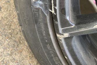 Chunk of Rubber Missing from Tire Sidewall: Signs, Causes, and Solutions