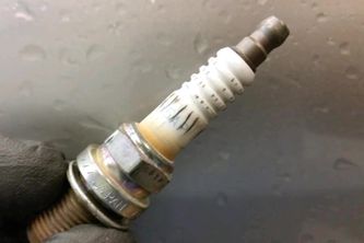 Carbon Tracking on Spark Plugs: Causes, Symptoms, and Prevention