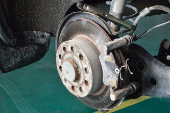Blown Brake Line Brake Symptoms: Signs of a Leaking Brake Line & What to Do