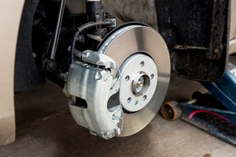Brake Caliper Pin Stuck Symptoms: Signs, Causes, and How to Fix It
