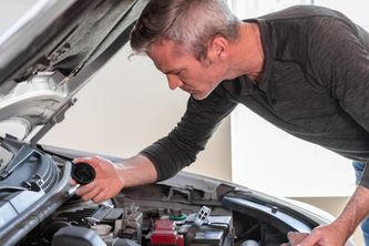 Symptoms of a Bad Brake Master Cylinder: Warning Signs to Watch Out For