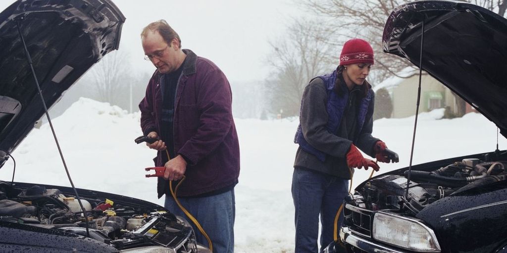 Does Revving The Engine Charge The Battery